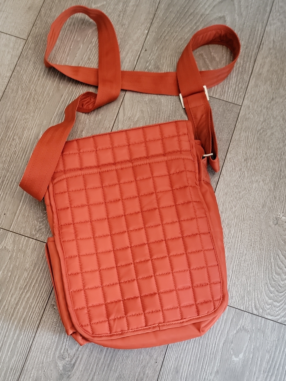 Lug Bag - Picture 2 of 3